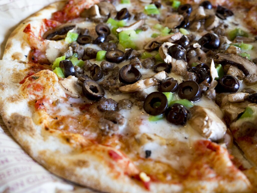 cheese, pizza, olives-1869708.jpg